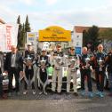 Strahlende Sieger im Ziel der ADAC Hessen Rallye Vogelsberg